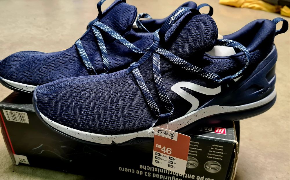 Tenis Decathlon novos n 45-46 
PvP 29 eur.
sandálias novos na caixa de