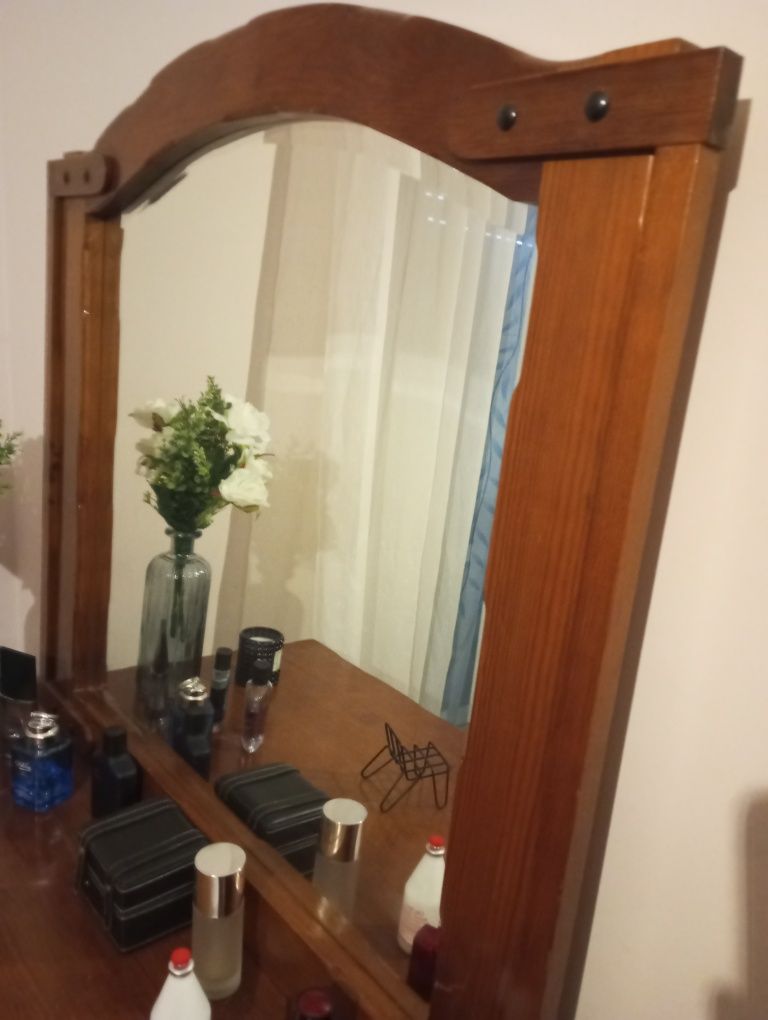 Cómoda para quarto com espelho