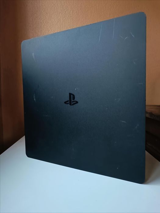 PlayStation 4 – Bom Estado + Comando Incluído