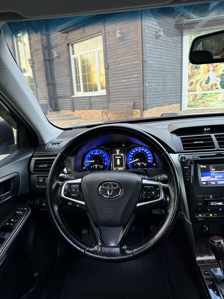 Продам официальную Toyota Camry 2015года