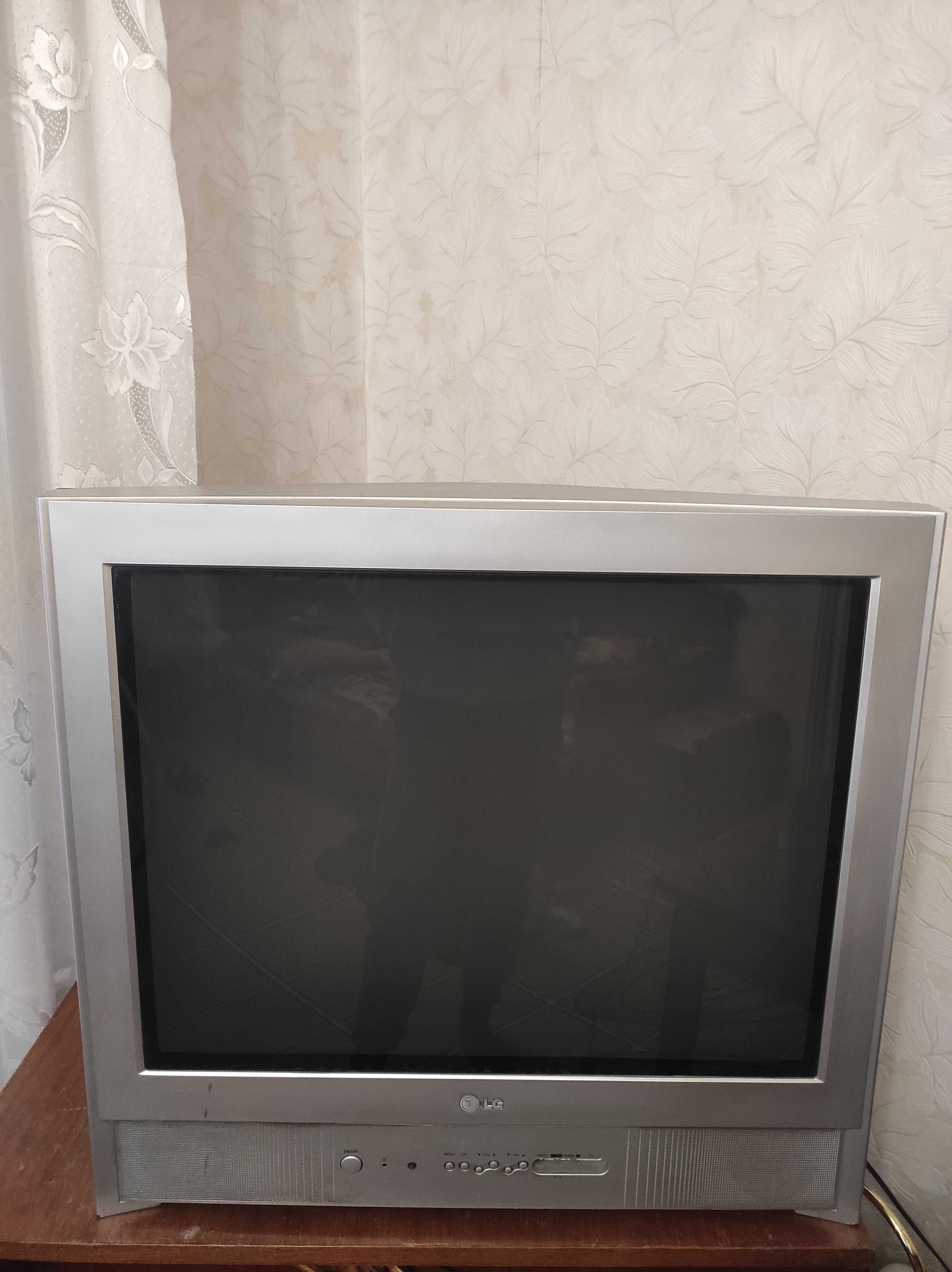 Телевизор LG рабочий б/у