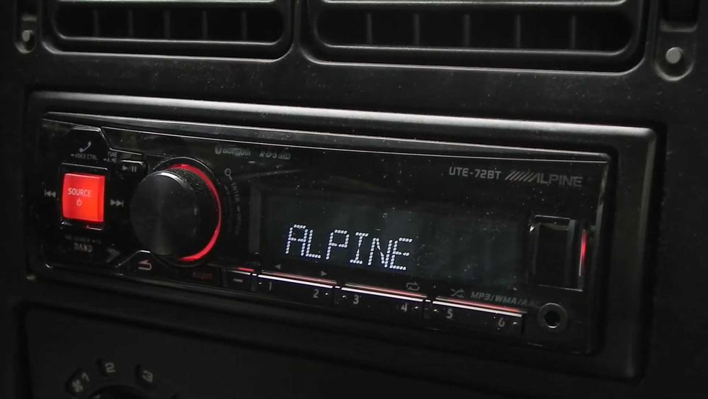 Autorrádio Alpine UTE-72BT com bluetooth