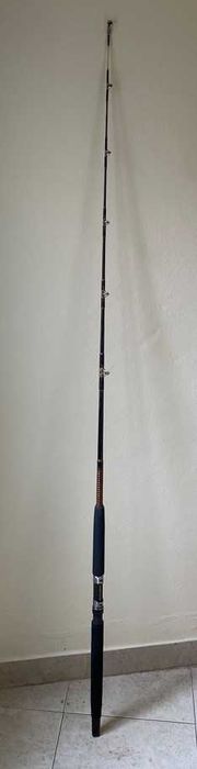 Canas e carretos de pesca