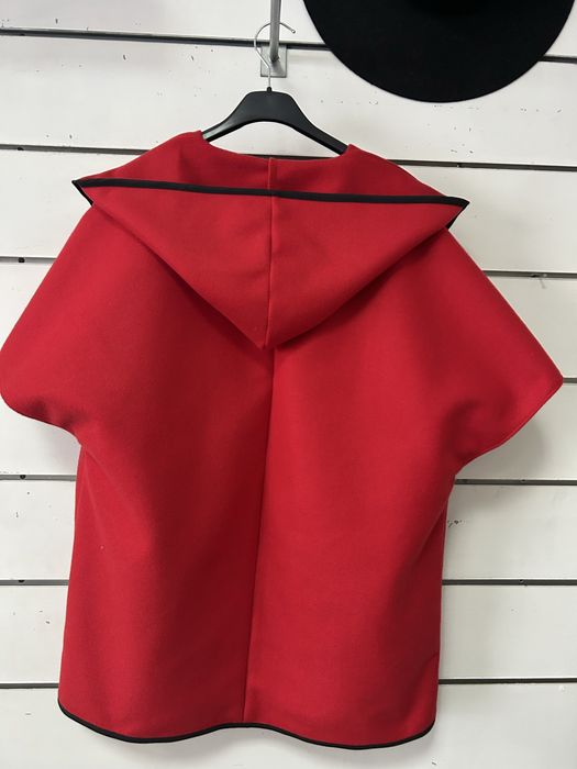 Poncho vermelho novo