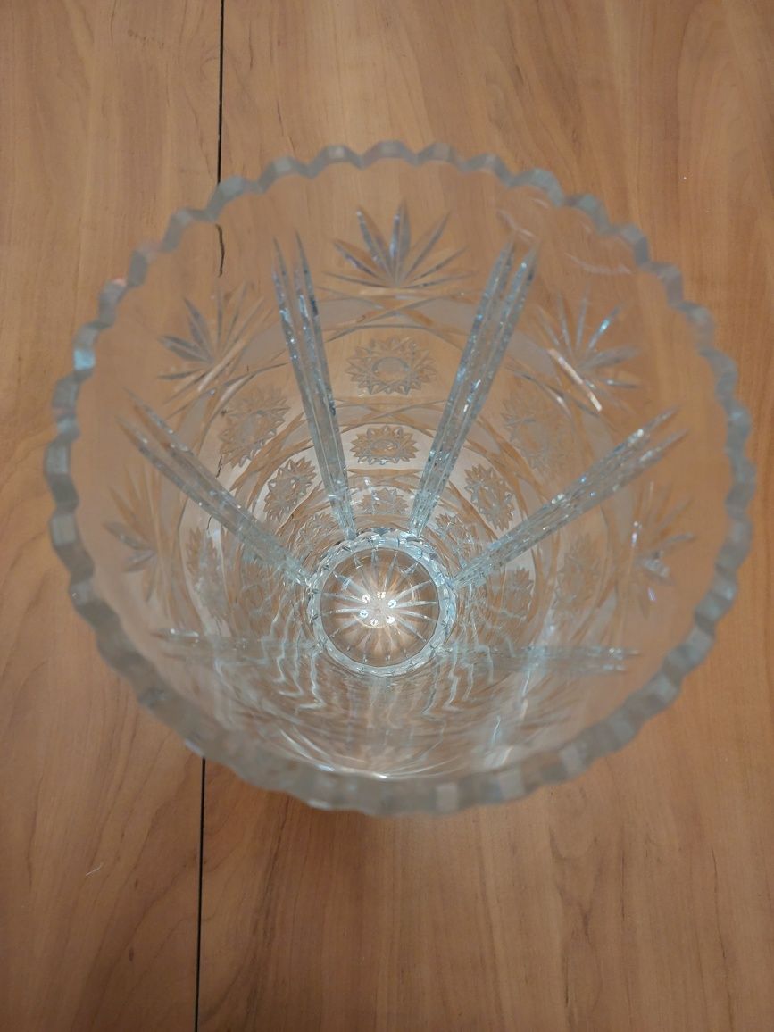 Bardzo duży wazon Kryształowy z pięknym żeźbionym motywem