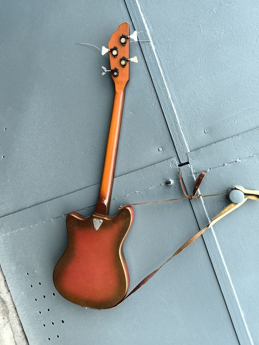 Gitara Basowa Baston delfi