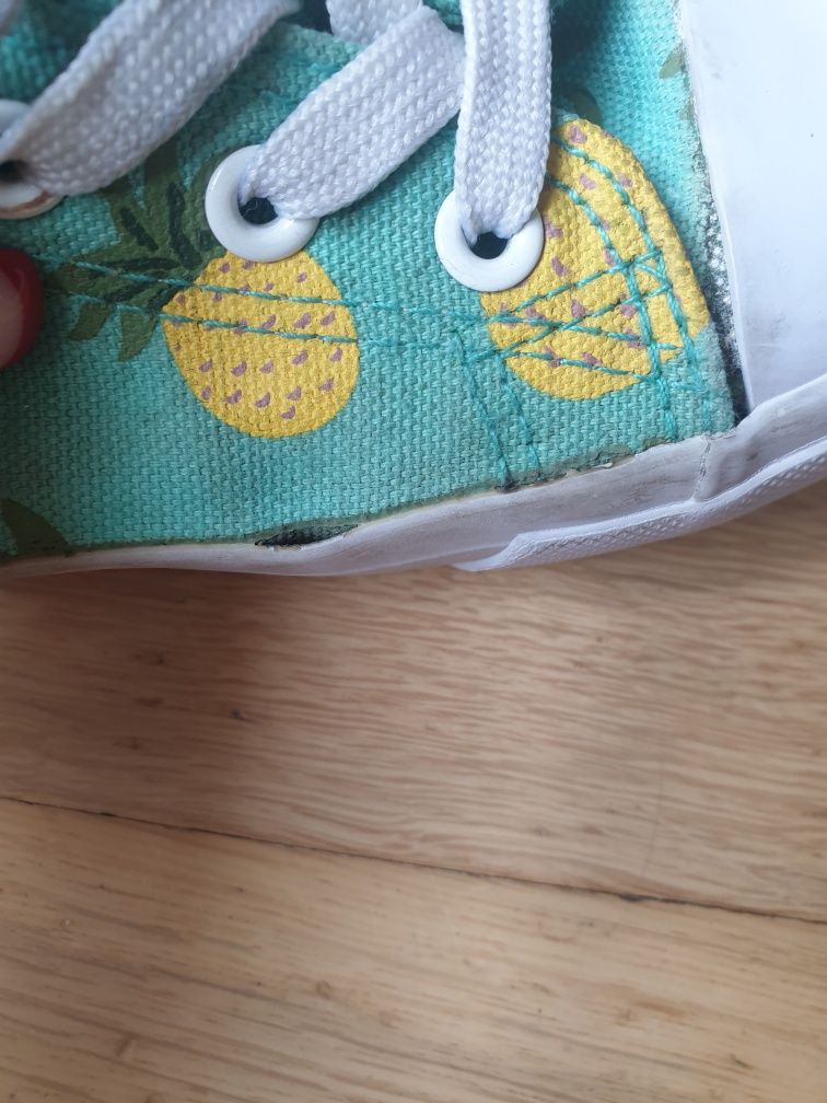 buty dziecięce w ananasy rozmiar 38