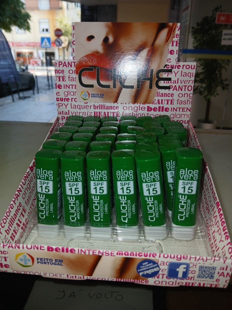 Batons brilho labial sabores e batons cieiro aloe vera e outros
