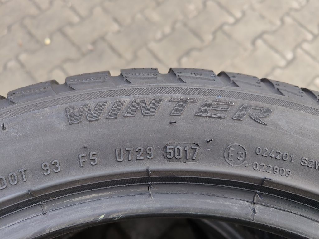 215/45/16 Pirelli Sottozero 3