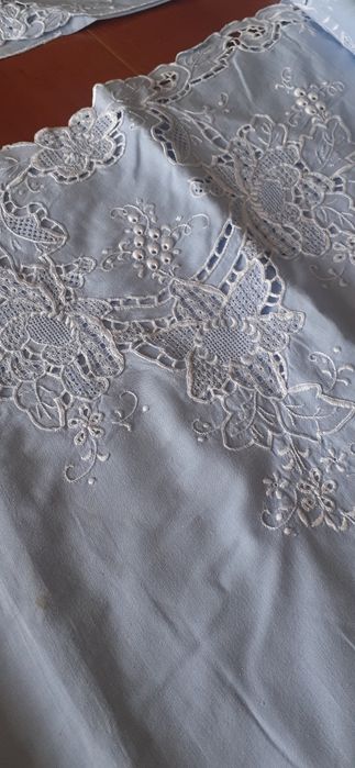 Belo conjunto Cama Bordados Manuais