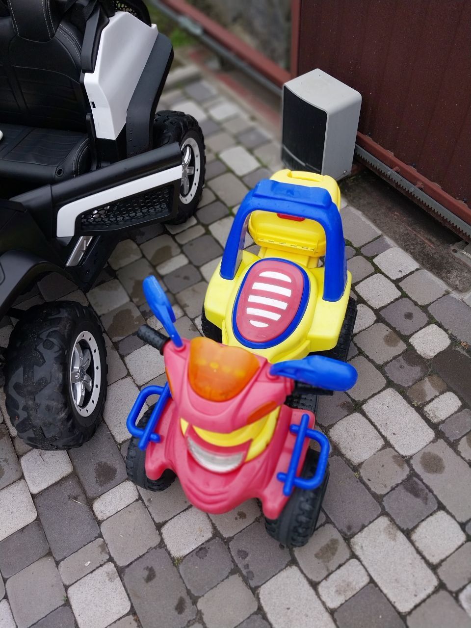 Продам дитячий автомобіль