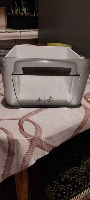 Ящички від холодильника Ariston