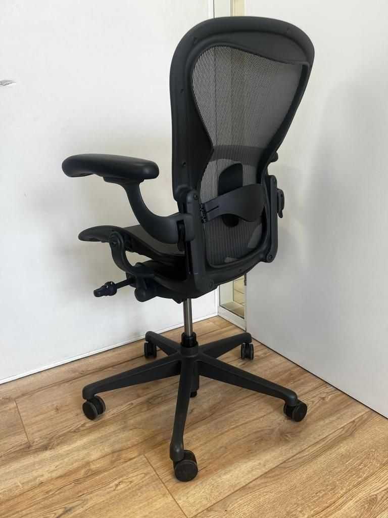 Opção completa Herman Miller Aeron remodelada com suporte lombar