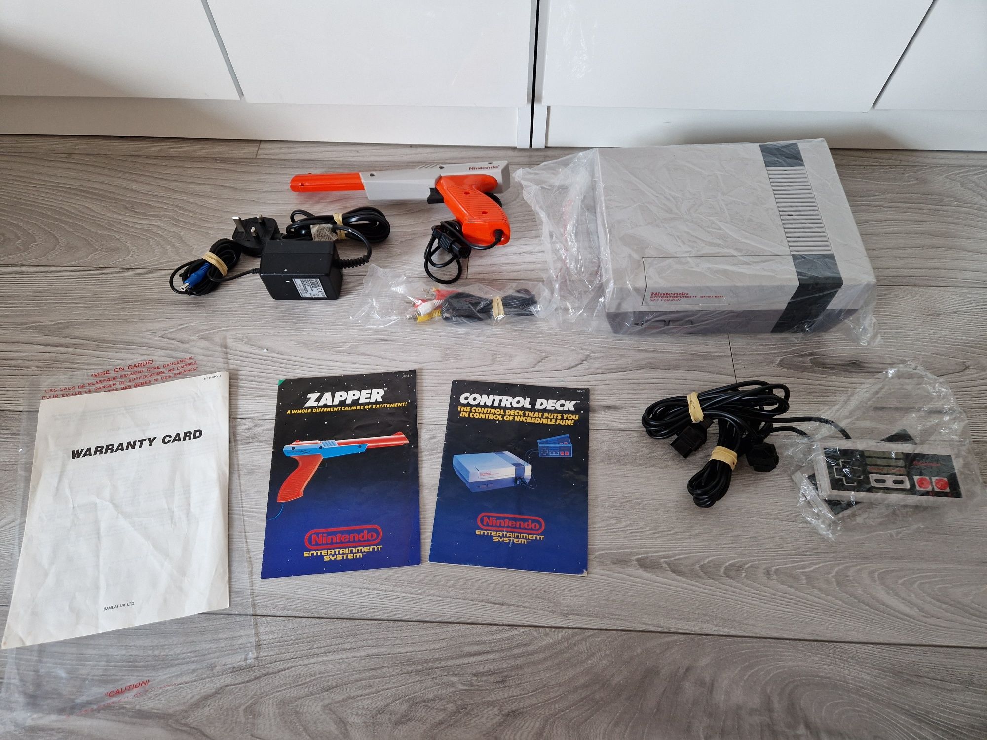 Nintendo Entertainment System NES Action Set Zapper PAL