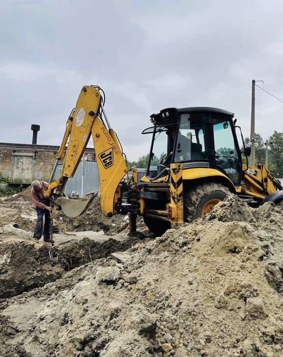 Услуги аренда колесного екскаватора погрузчик трактор  миниэкскаватор