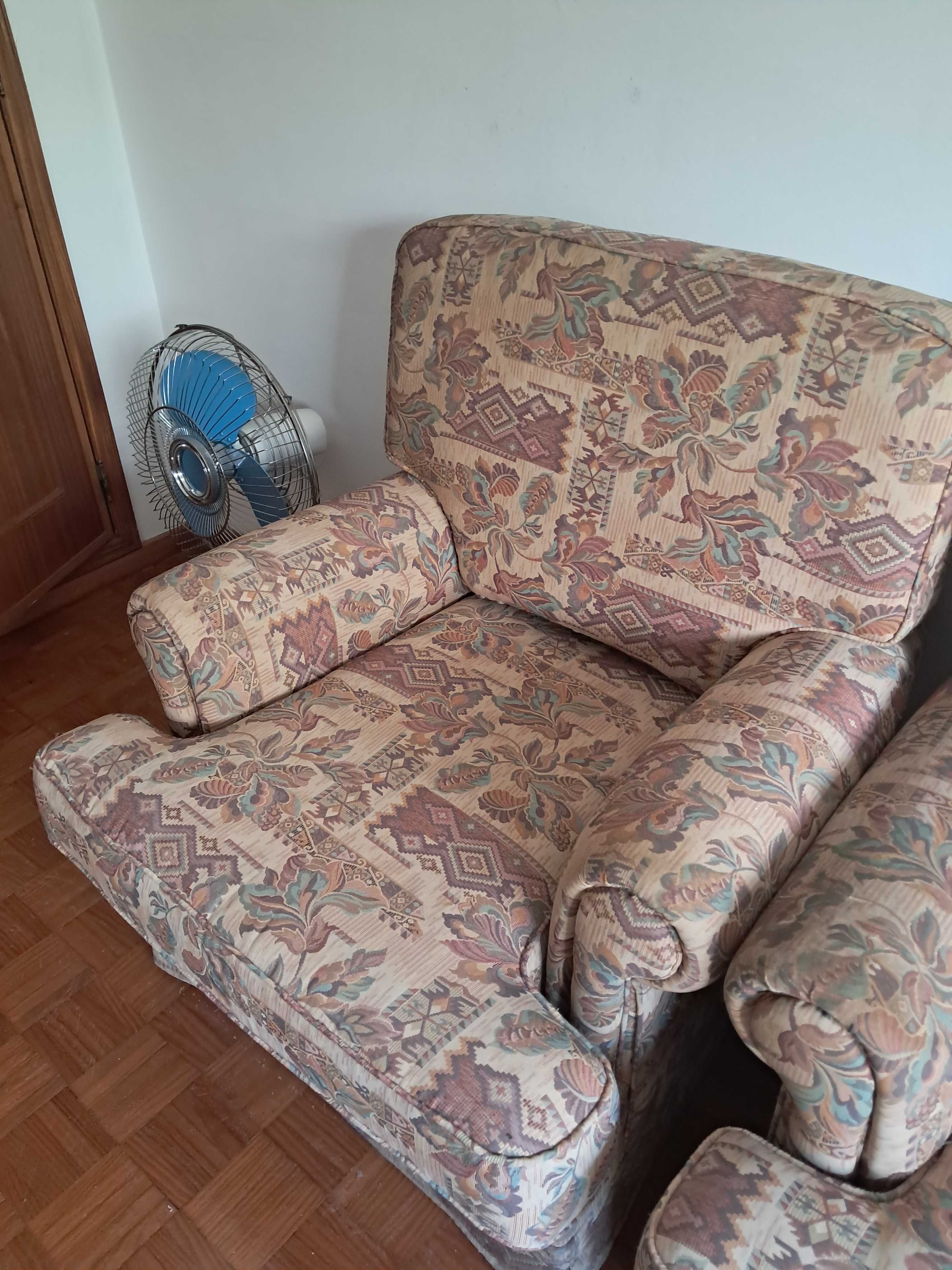 Sofá Individual em Tecido