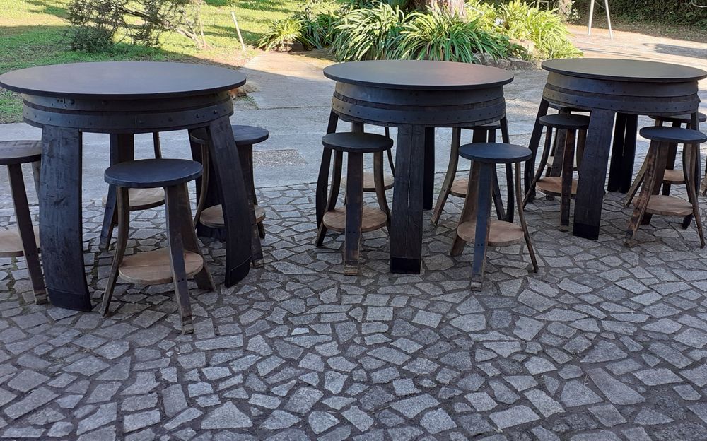 Mesas,bancos feito pipas vintage