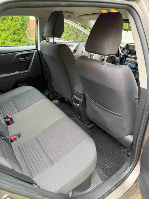 TOYOTA Auris Hybryda