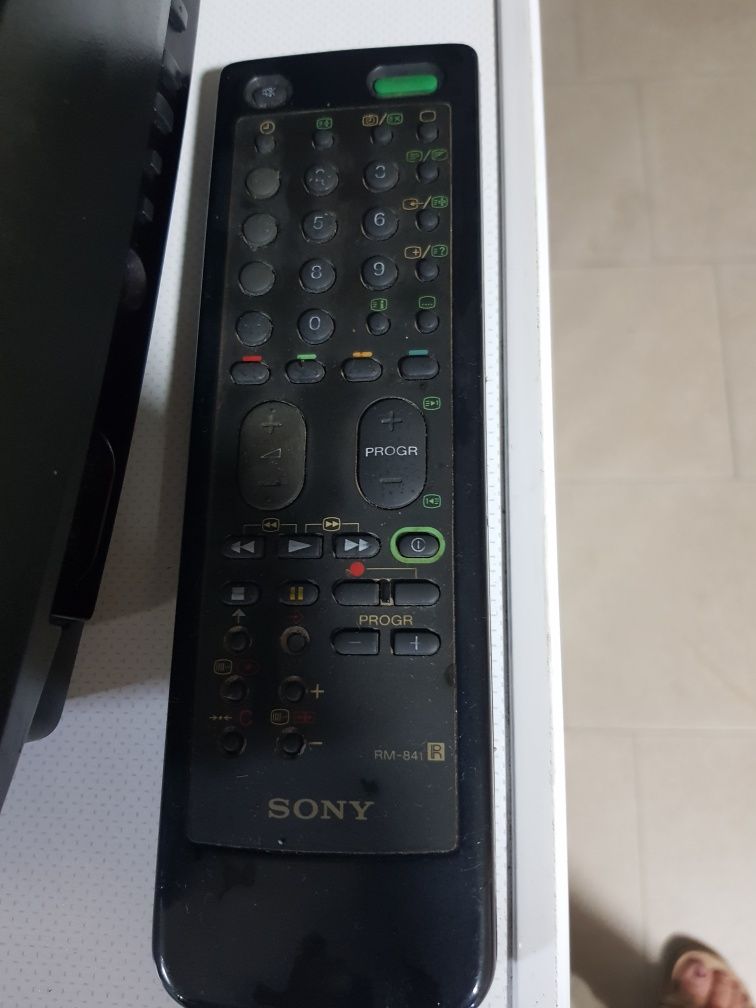 Televisor sony a funcionar bem,  com comando