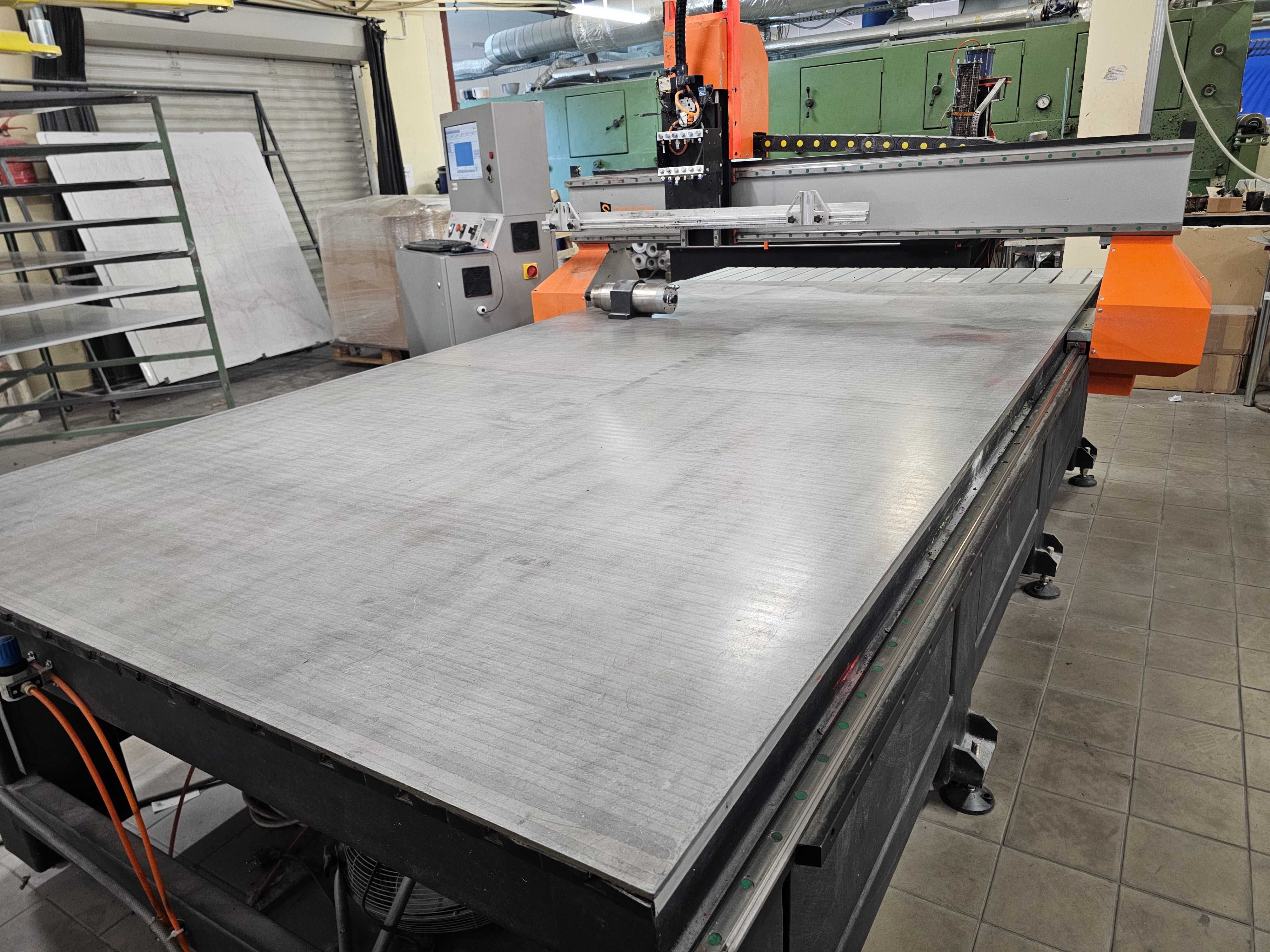 Ploter frezujący Sarnox CNC-1630