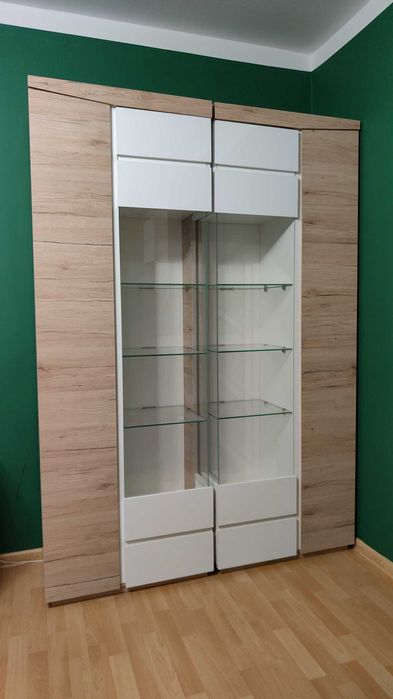 Nowoczesna witryna do salonu, oświetlenie LED stan idealny! Meble 2szt