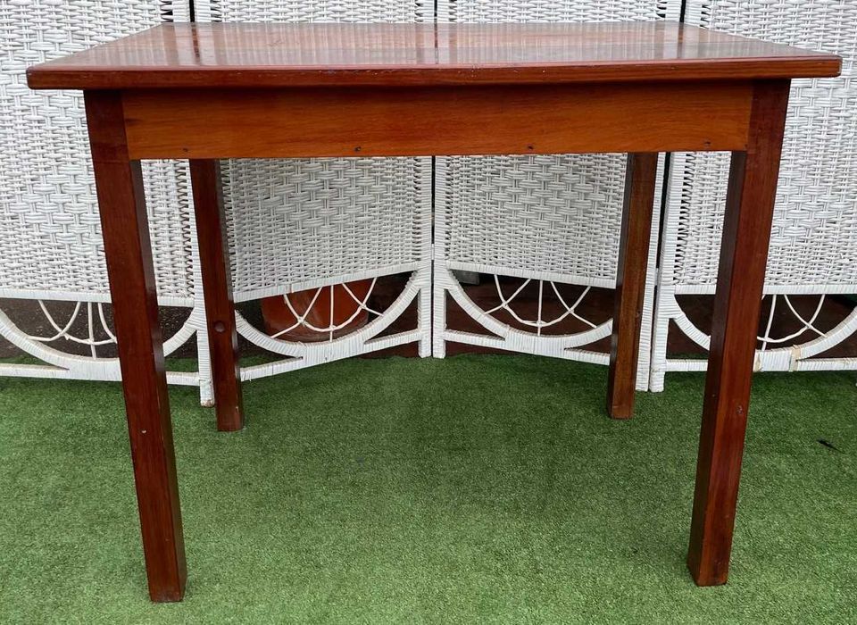Mesa de cozinha com duas gavetas nos topos