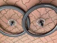 Koła AXIS Elite 28" z oponami, zdjęte z roweru Specialized Diverge