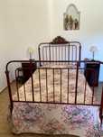 Cama em ferro antiga