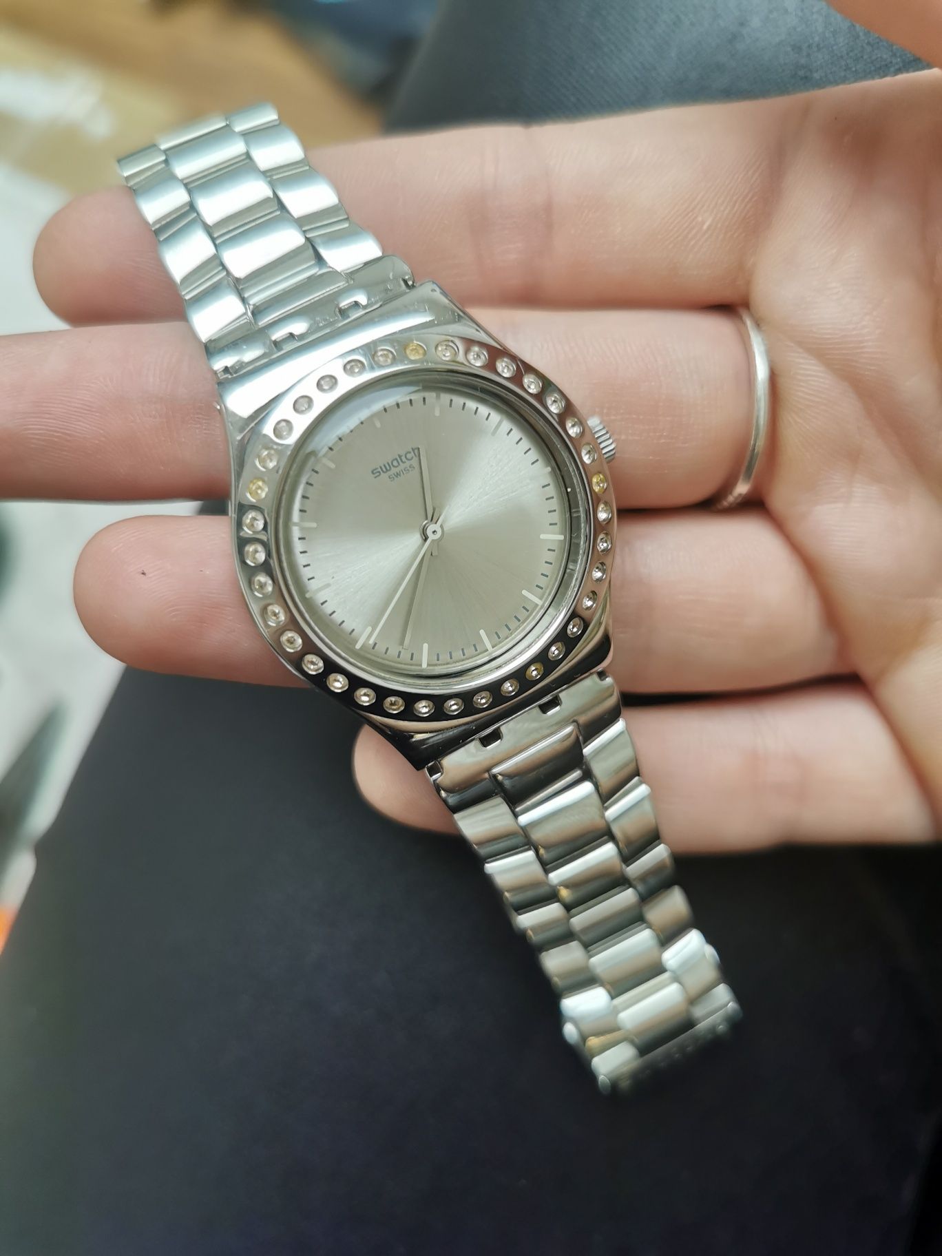 Zegarek swatch irony medium srebrny stal chirurgiczna cyrkonie svarows