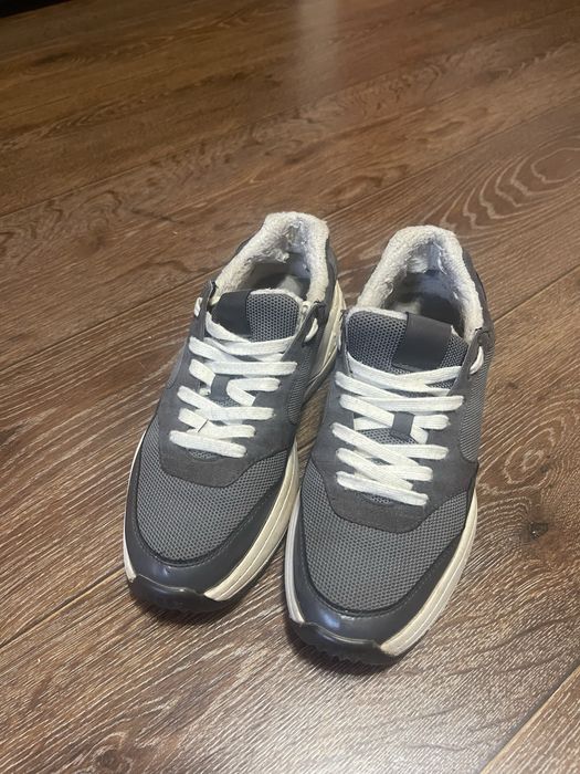 Продам утепленные кросовки ZARA