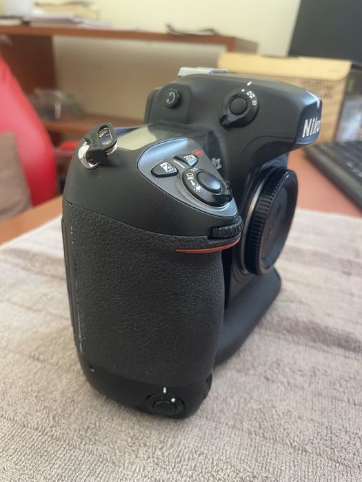 Nikon D2x  body only