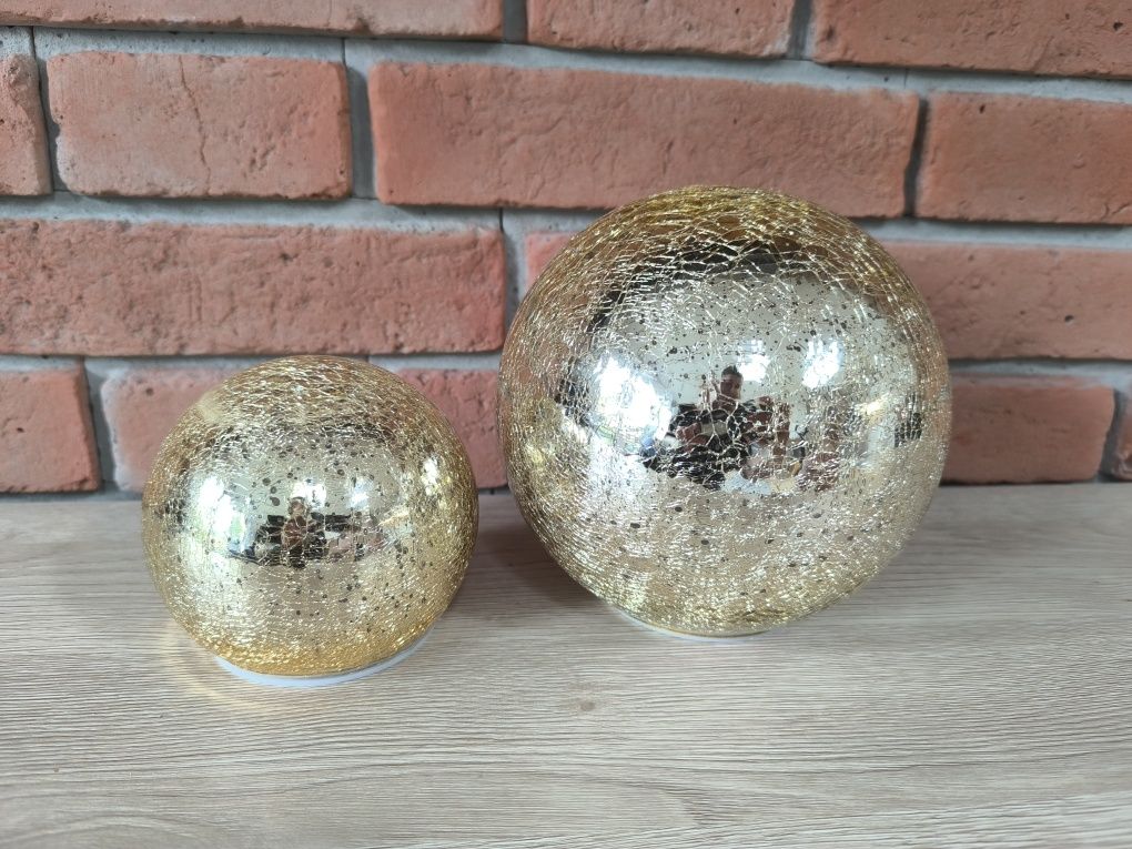 Dwie lampy złote kule