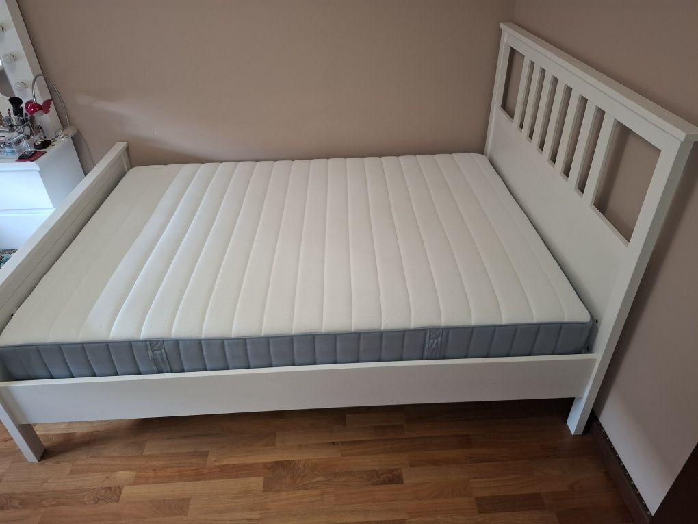 Łóżko sypialniane rama plus materac 140 x 200 Ikea białe