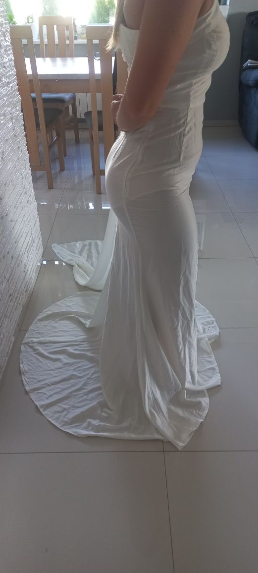 Biała suknia maxi