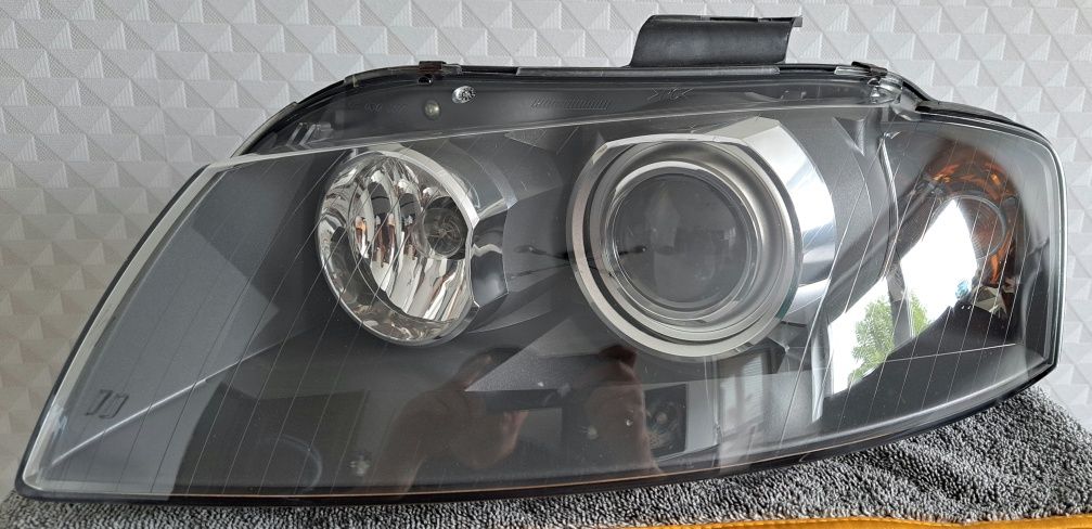 Audi A3 8P lampa bi-xenon skrętny lewy przód AL EU