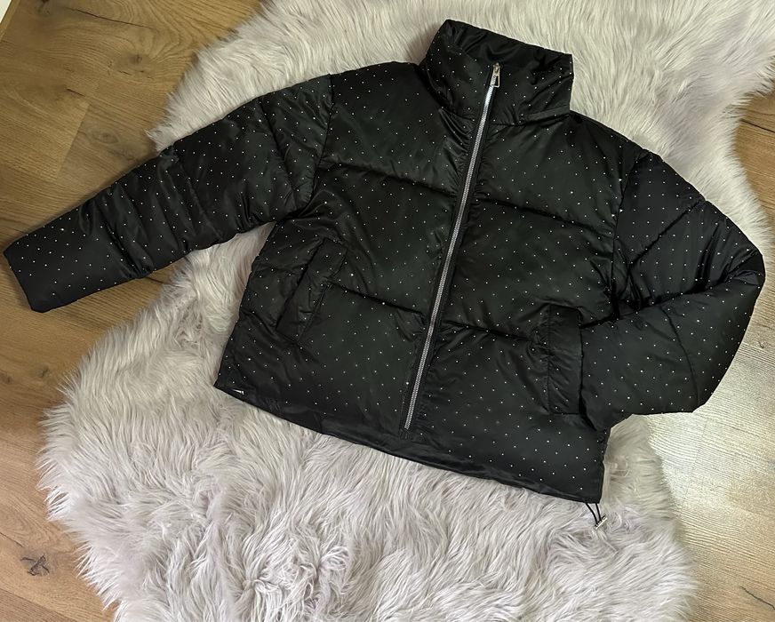 Чудовий пуховик зі стразами, на груди 90-95, С-М