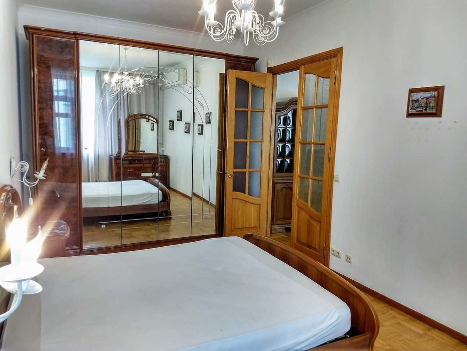 Оренда 3-кімнатної квартири Золоті Ворота Хрещатик Прорізна 10