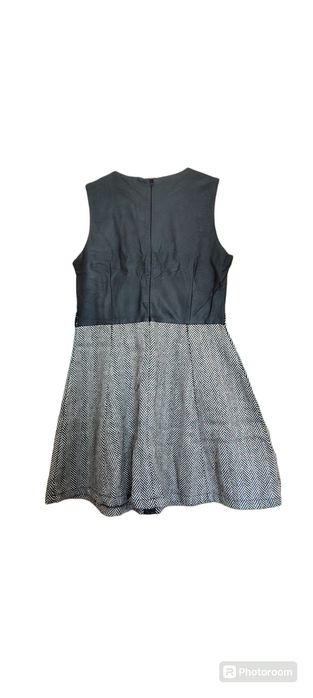 Vestido cinzento e preto