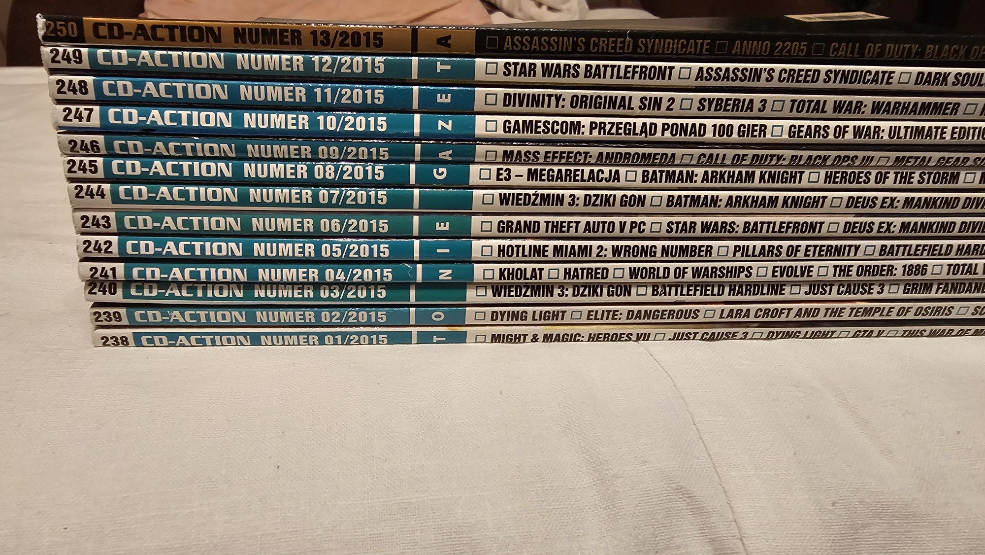 Sprzedam cały rocznik Cd-action z 2015 roku . 13 numerów .