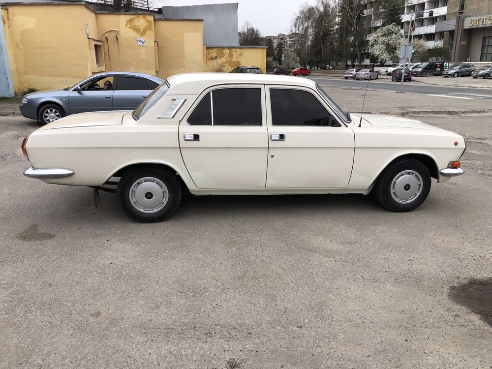 Автомобіль Волга 2410