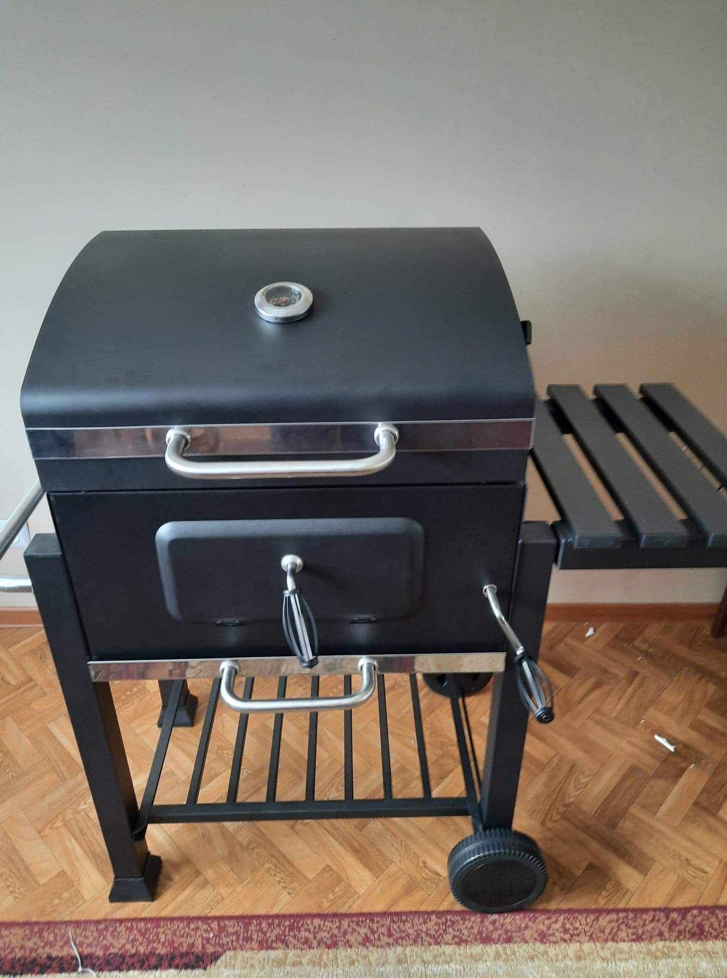 Nowy duży grill z termostatem