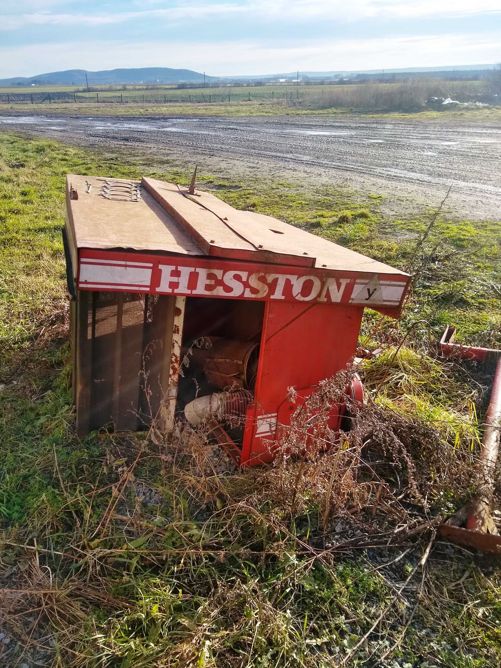 комбайн HESSTON 7600