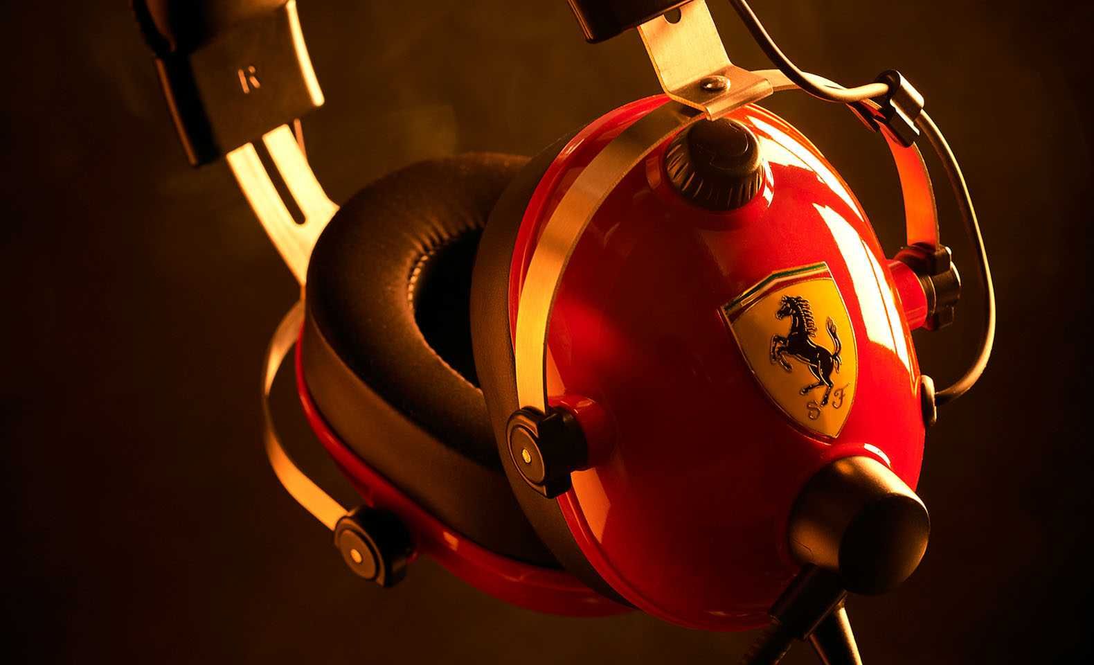 Phones Thrustmaster T. Racing Scuderia Ferrari Edition - Novos