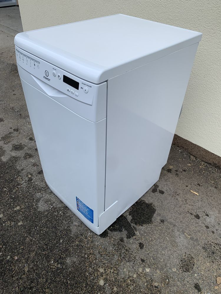Zmywarka wolnostojąca Indesit