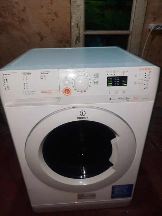 Прально-сушильна машинка Indesit XWDA 751680X W виробництва Італія