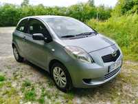 Toyota Yaris 2006 1.0 Dwa komplety opon,nowe opłaty