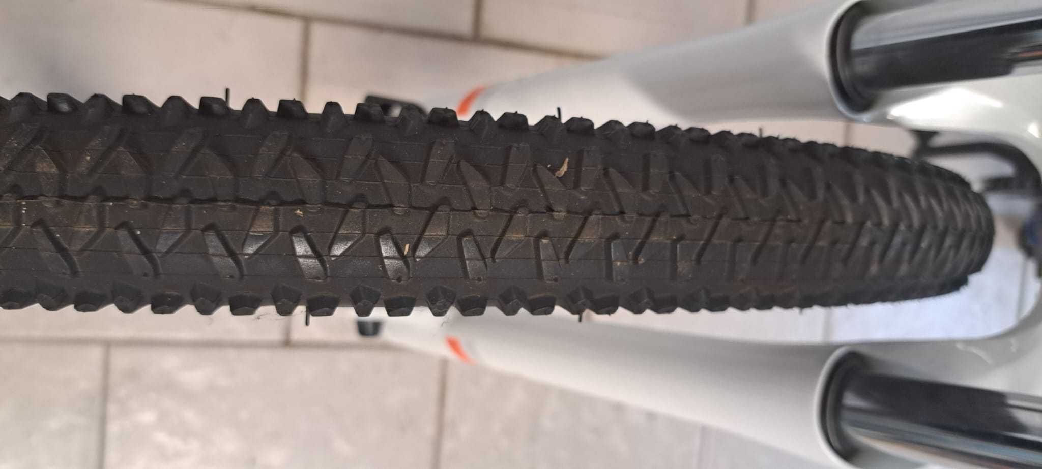 Bicicleta ROCKRIDER ST 120 com suspensão dianteira e roda 27.5