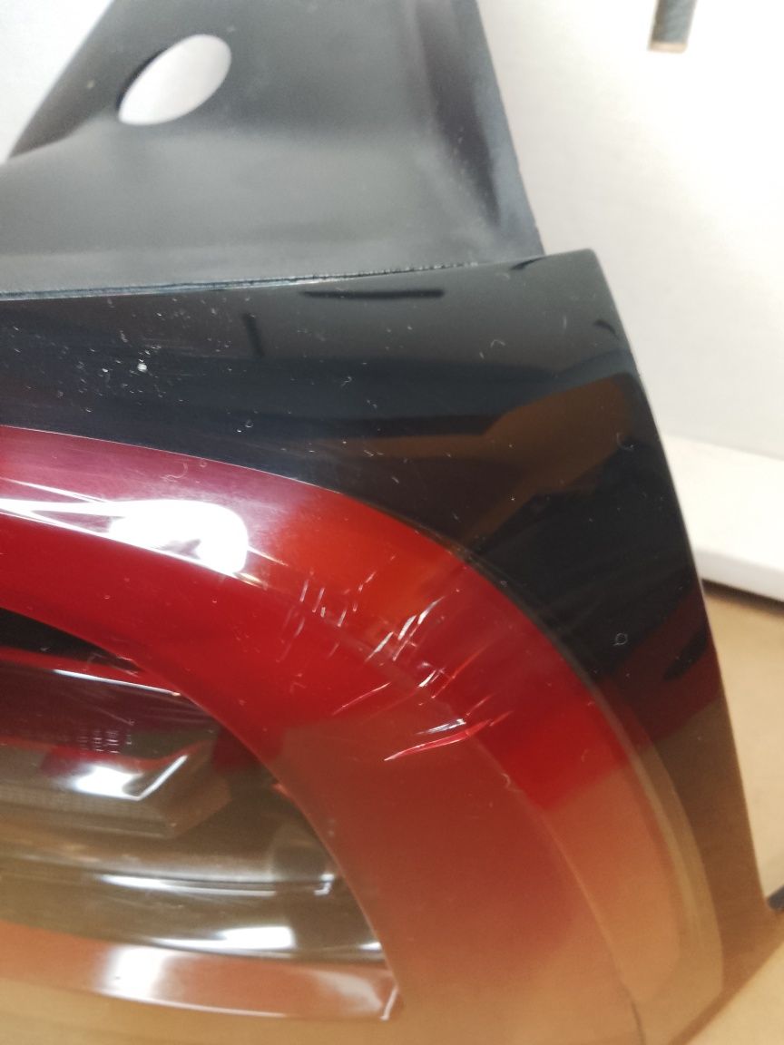 CAŁA ŁADNA Lampa tył tylna prawa TESLA 3
