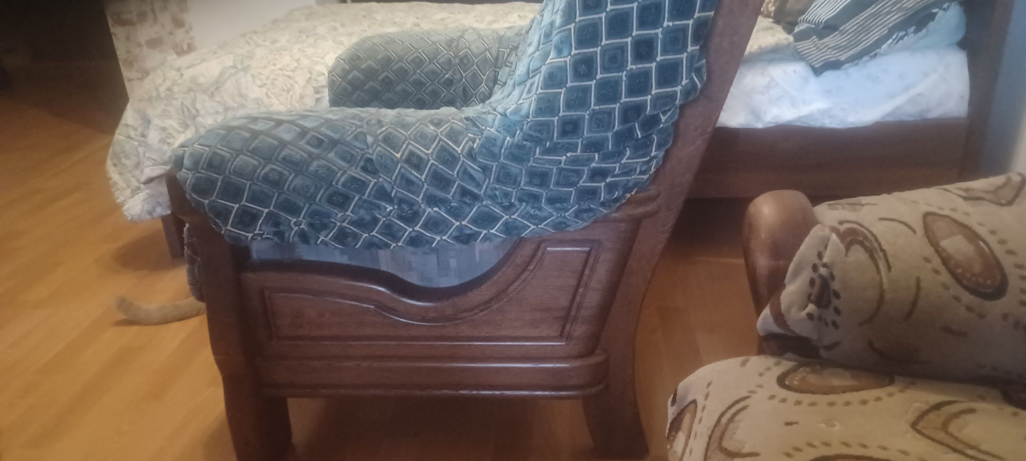 Продам два кресла голландские.
