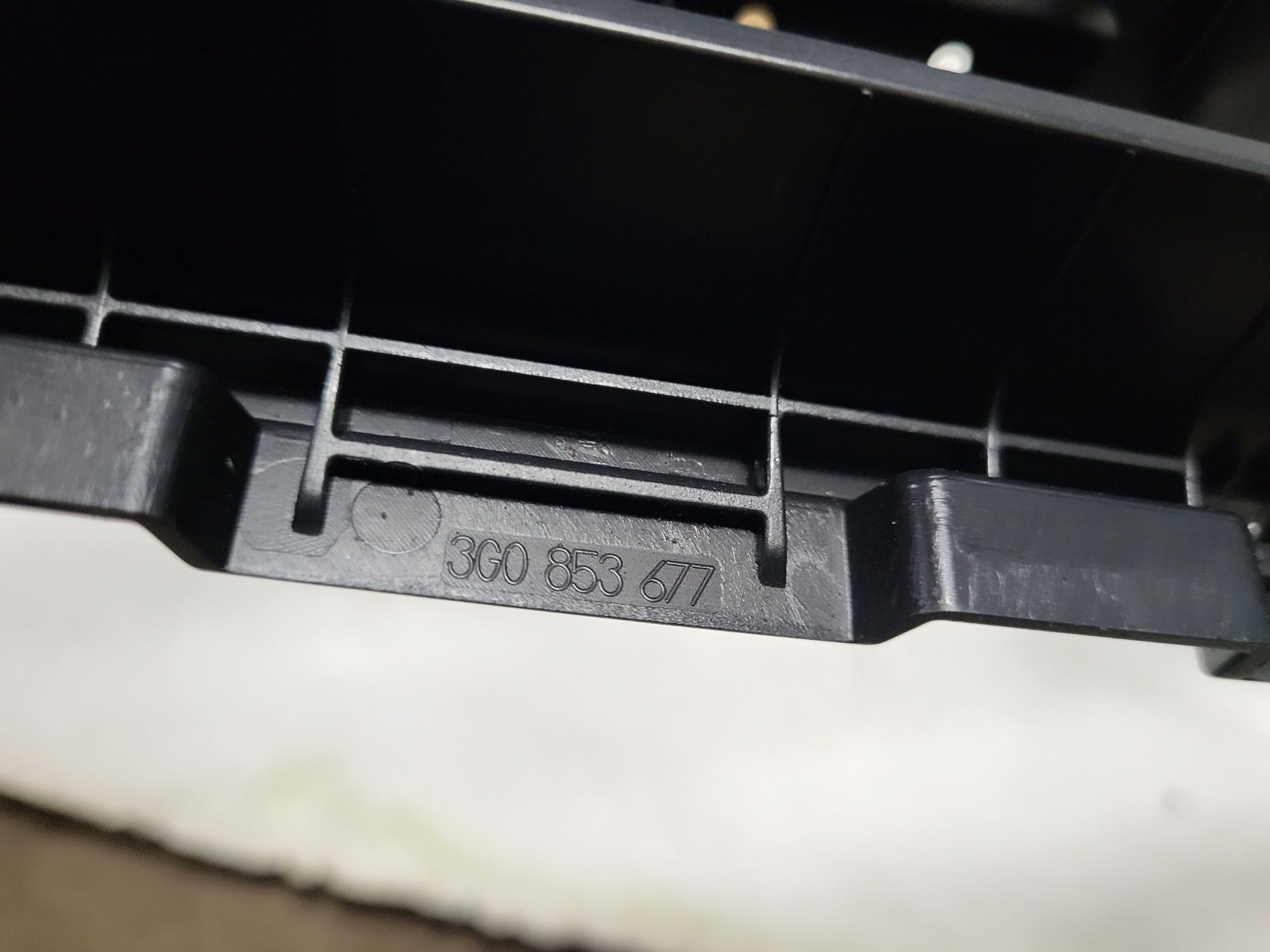Nowa oryginalna Kratka Atrapa Zderzaka Środkowa VW PASSAT B8 14-